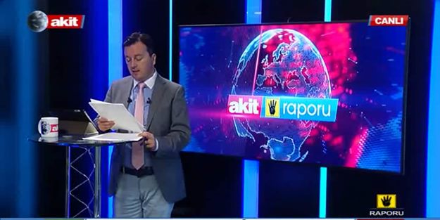 Akit TV spikeri öyle bir şey yaptı ki, herkesi ağlattı...