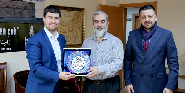 Akit TV'den Sosyal Doku Vakfı'na ziyaret