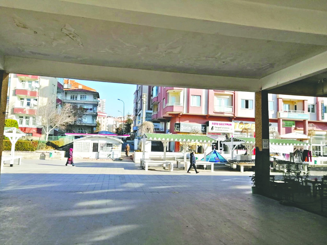 Akit yazdı... Niğde’deki LGBTİ paçavraları kalktı