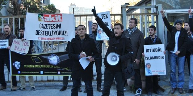 Akit okurlarından anlamlı destek