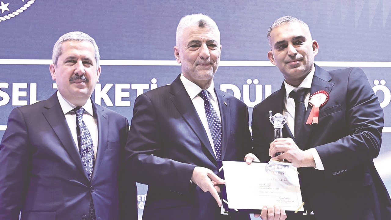 akit’e anlamlı ödül