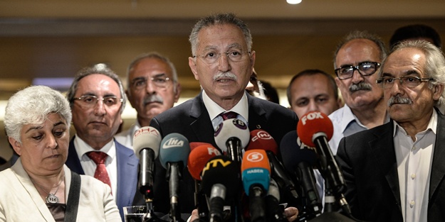 Akit sordu Ekmel kaçtı