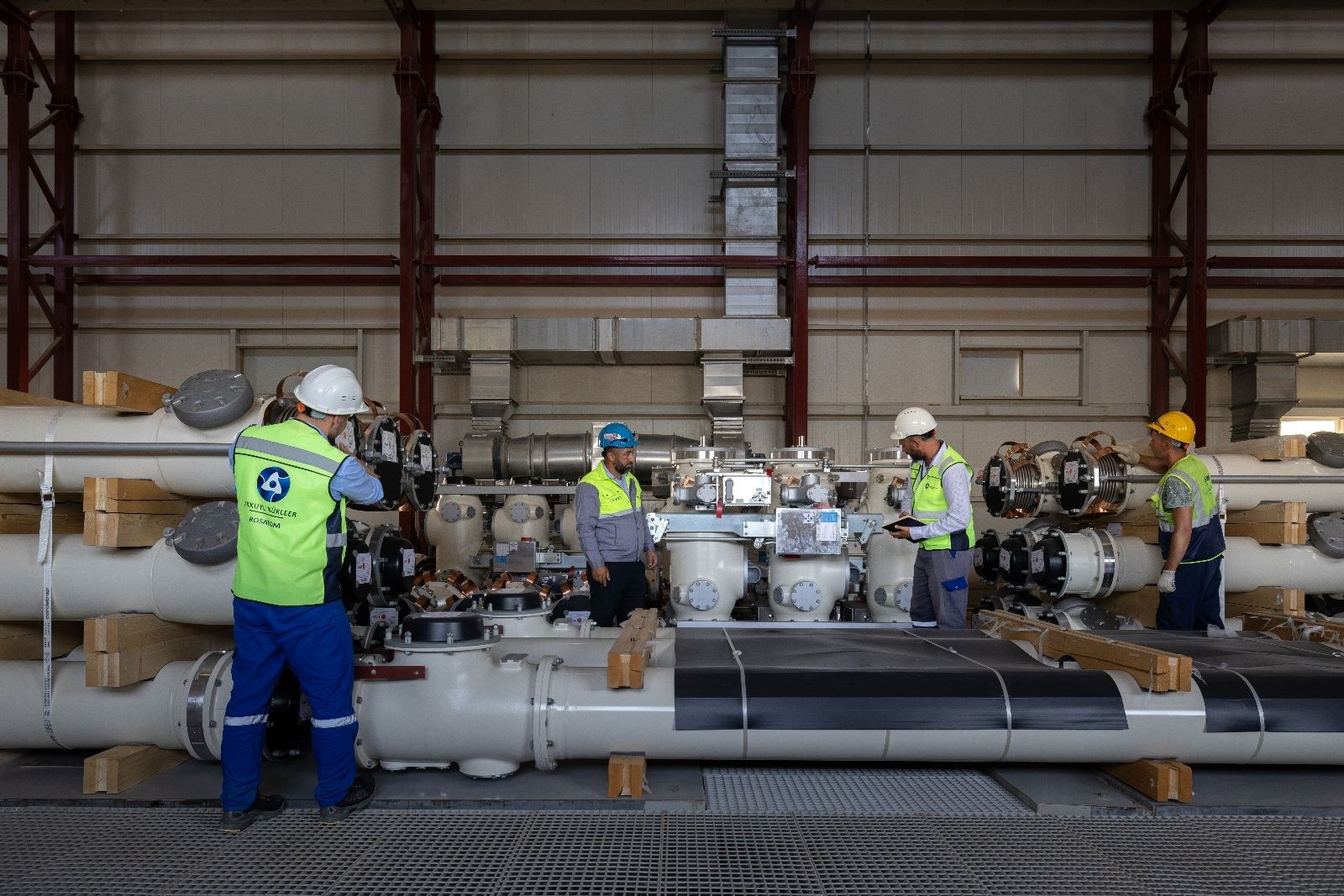 AKKUYU NGS’de elektrik şalt tesisinin montajına da başlandı