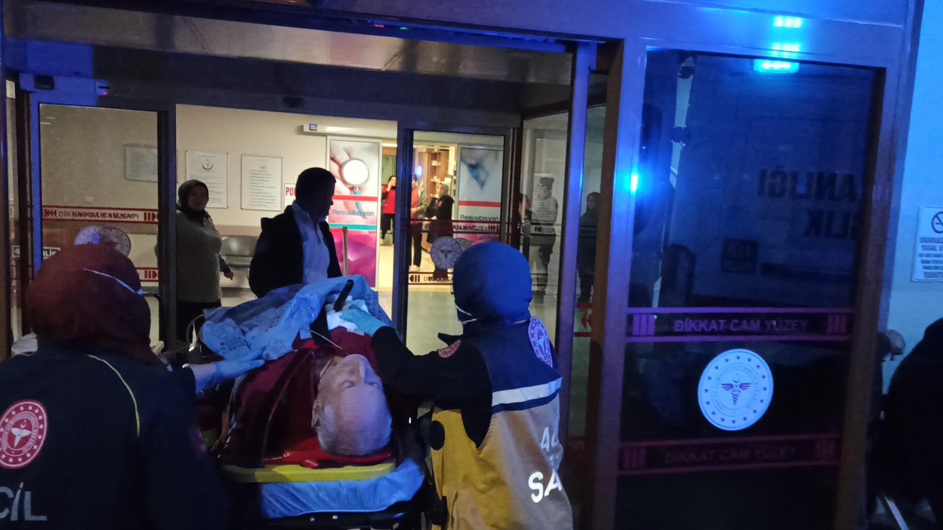 Akli dengesi olmayan şahıs kendini bıçakladı