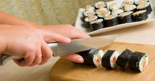 Aklınıza sahip çıkın, çiğ balık yemeyin!