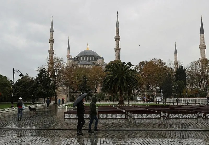 AKOM saat verip uyardı! İstanbul'a kuvvetli sağanak geliyor