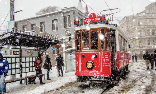 Akom uyardı! İstanbul’a kuvvetli kar geliyor