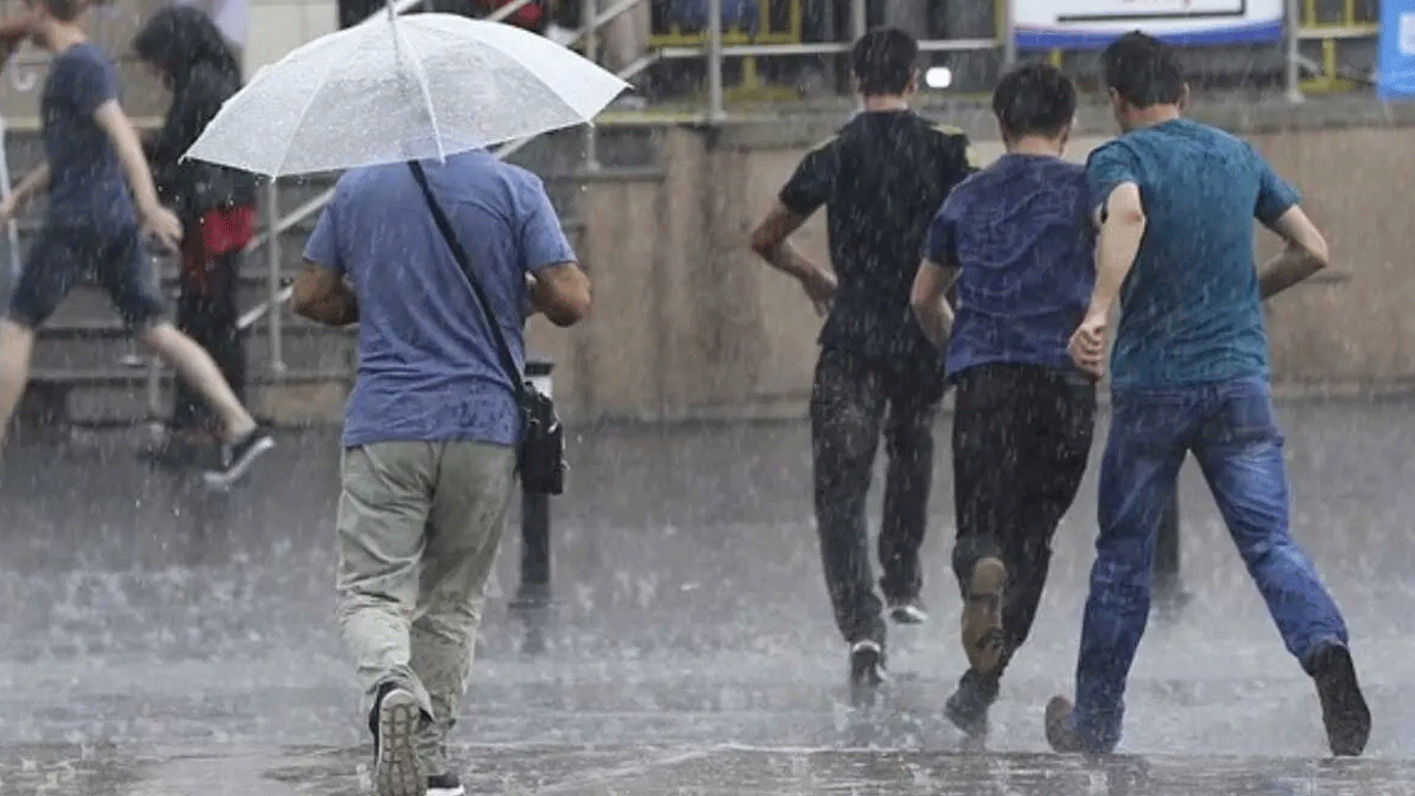 AKOM'dan kuvvetli sağanak uyarısı! Saat verildi