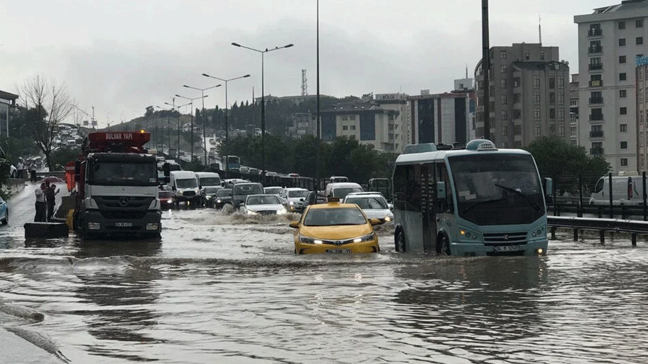 AKOM'dan sağanak uyarısı! Saat verildi