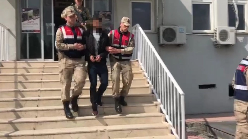 Akrabasının eşini öldüren ve müebbet hapis cezasına çarptırılan şahıs 3 yıl sonra yakalandı 