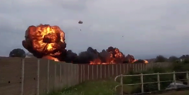 Akrobasi uçağı düştü, 5 yaşındaki çocuk hayatını kaybetti!