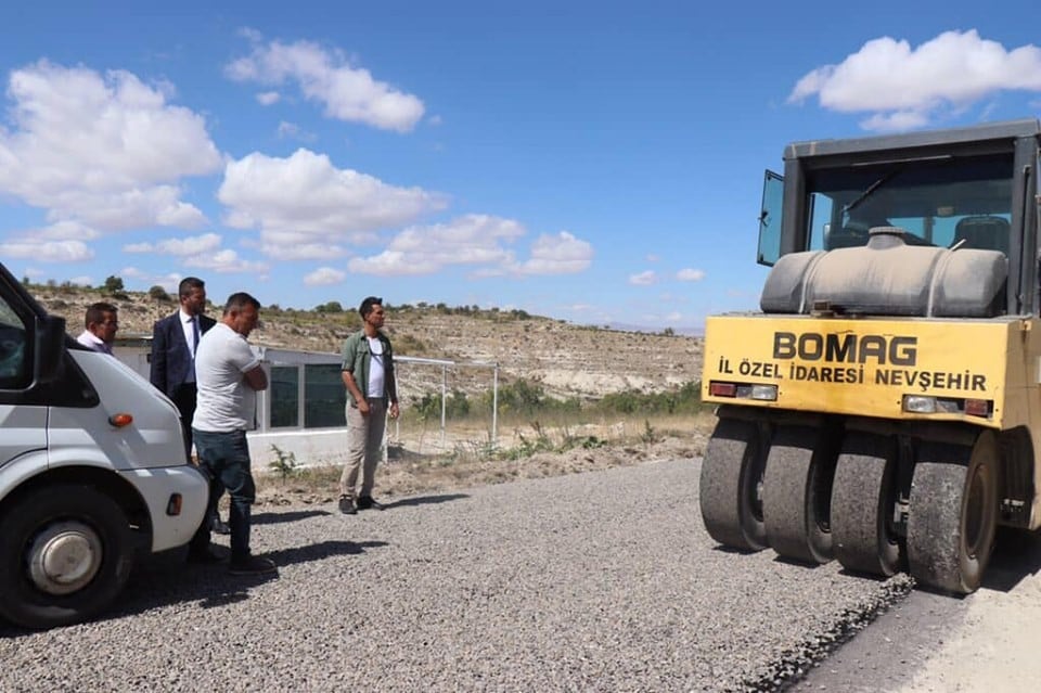 Aksalur’da asfalt çalışmaları hız kesmeden devam ediyor 