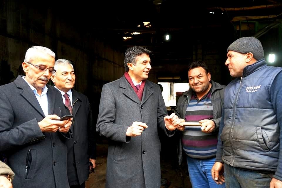 Akşam miting, gündüz esnaf ziyareti 