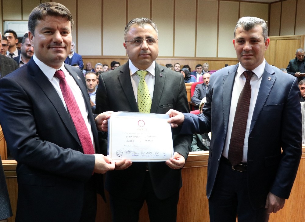 Aksaray Belediye Başkanı Dinçer mazbatasını aldı 