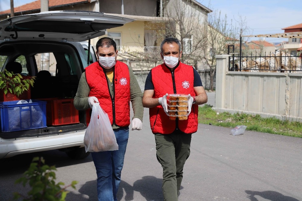 Aksaray Belediyesinden iftarda 450 aileye sıcak yemek 