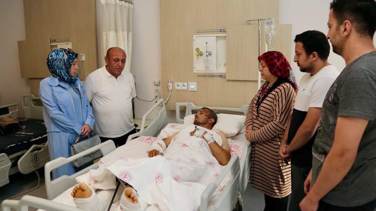 Aksaray Emniyet Müdürü, görev başında yaralanan polis memurunu hastanede ziyaret etti