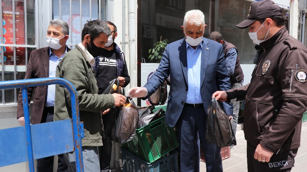 Aksaray Kızılay Şubesinin ihtiyaç sahiplerine desteği sürüyor 