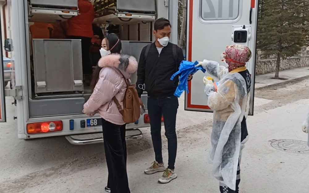 Aksaray’da 10 Çinli turist ve 2 Türk hastaneden çıktı 