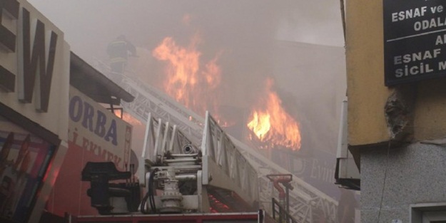 Aksaray'da AVM'de yangın: 1 ölü