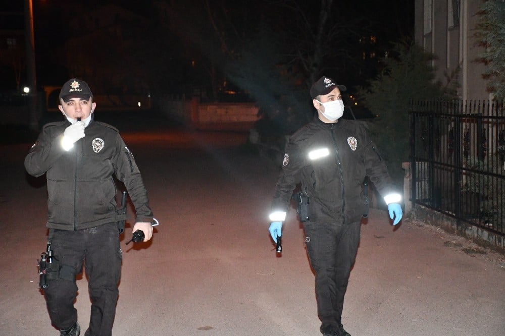 Aksaray’da gecelerin huzur ve güvencesi bekçiler 