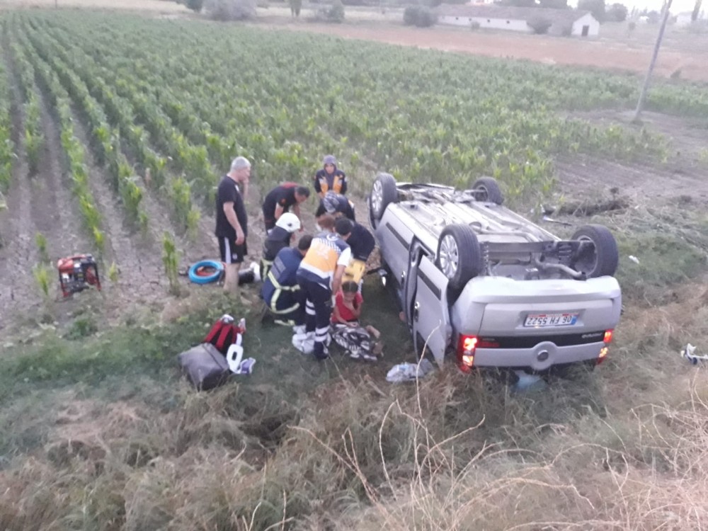 Aksaray’da hafif ticari araç şarampole devrildi: 5 yaralı 