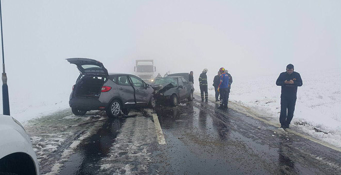Aksaray'da iki otomobil çarpıştı: 1 ölü, 6 yaralı