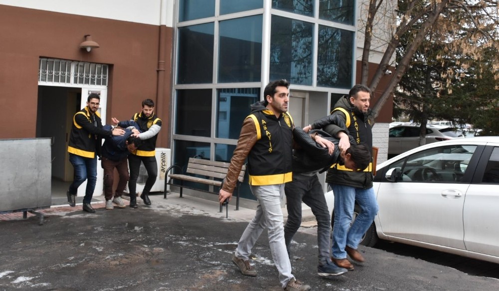 Aksarayda kömür çalan 2 hırsızlık şüphelisi tutuklandı 