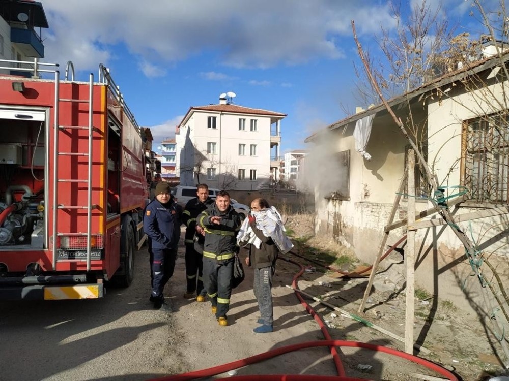 Aksaray’da müstakil evde yangın 