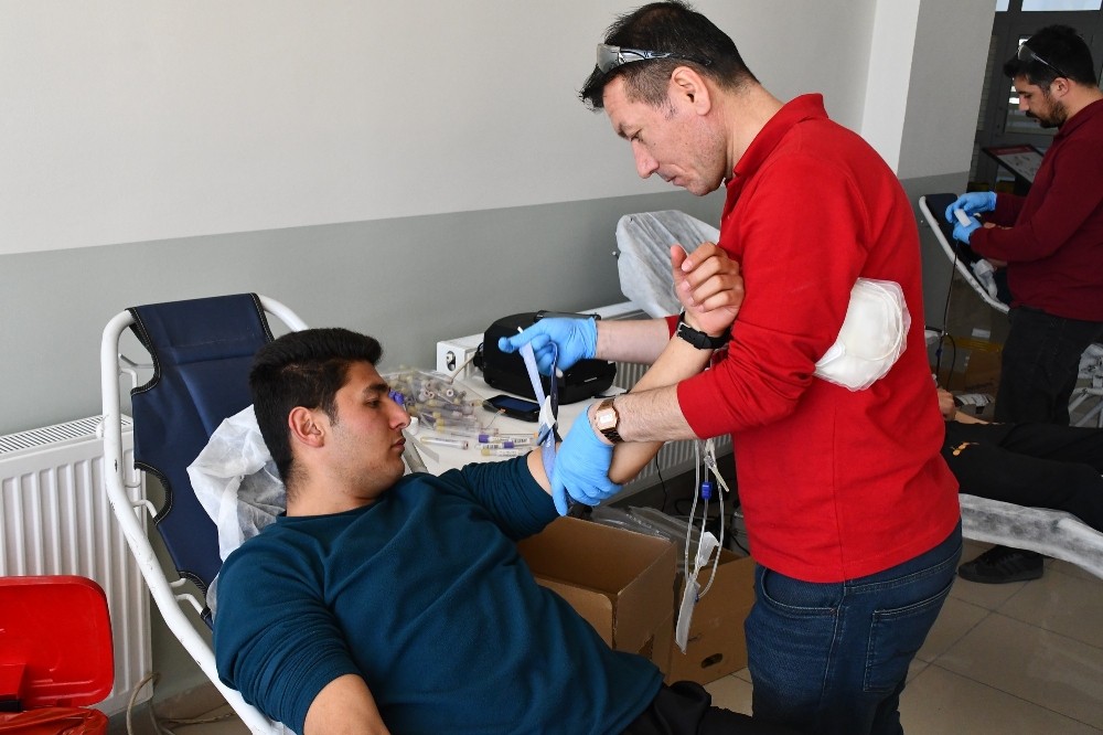 Aksaray’da öğrencilerden kan ve kök hücre bağışı 