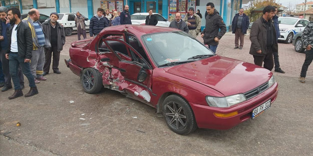 Aksaray'da otomobil ile minibüs çarpıştı: Yaralılar var