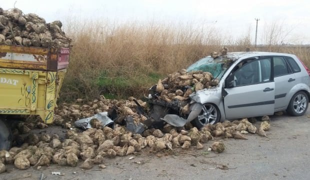 Aksaray'da otomobil römorka çarptı: 1 ölü