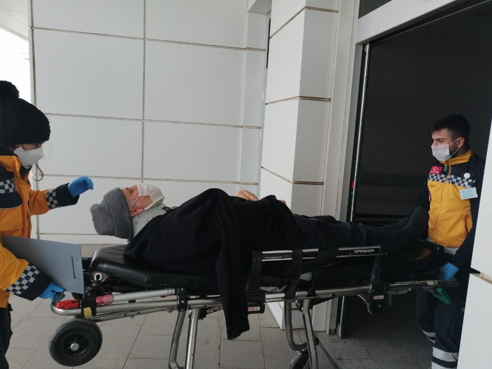 Aksaray’da otomobil şarampole devrildi: 3 yaralı 