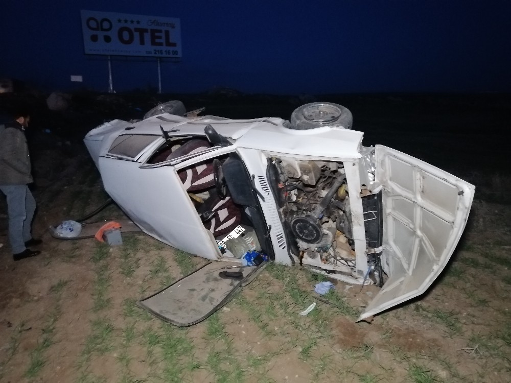 Aksaray’da otomobil tarlaya uçtu: 1’i çocuk 4 yaralı 