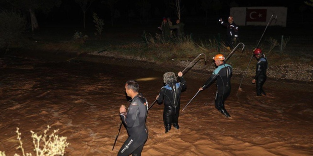 Aksaray'da sele kapılan bebek aranıyor!