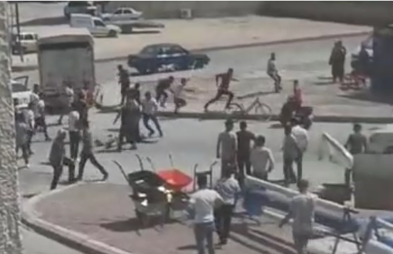 Aksaray'da taşlı sopalı kavga kamerada: 1'i ağır 4 yaralı