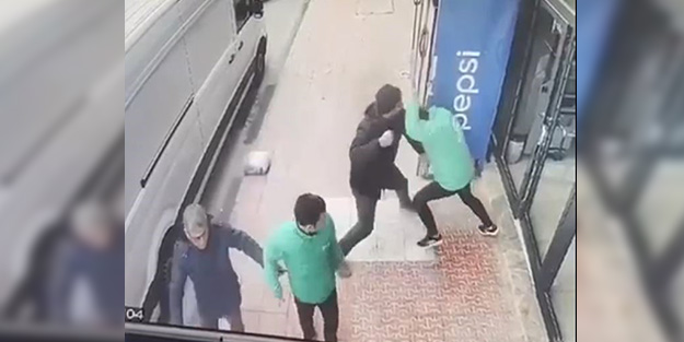 Aksaray'da taşlı-sopalı yol verme kavgası kamerada!