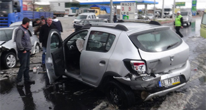 Aksaray’da zincirleme trafik kazası: 4 yaralı