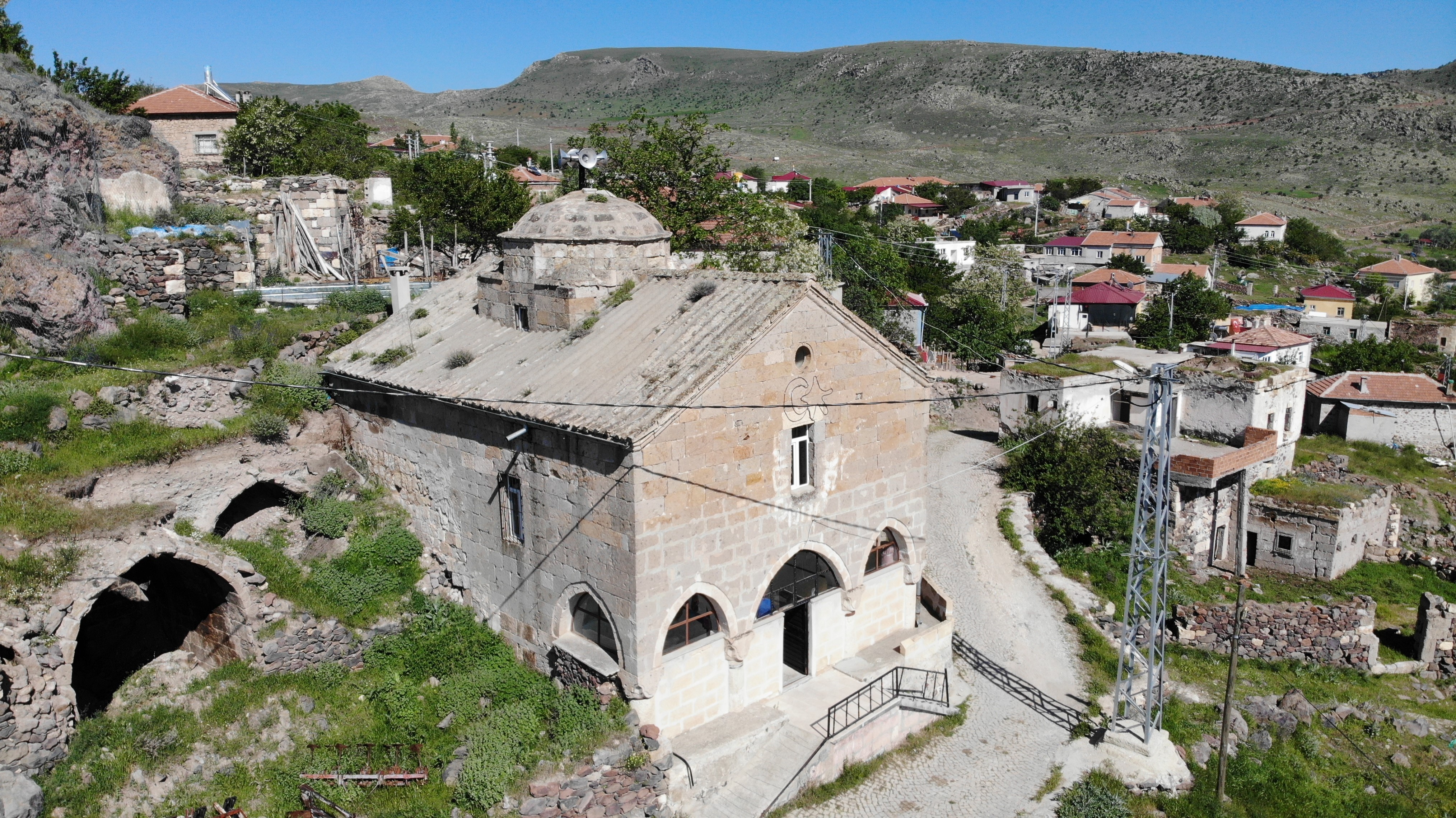 Aksaray'daki 244 yıllık kiliseden çevrilen cami imam bekliyor