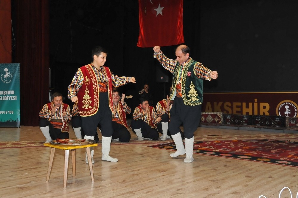 Akşehir Belediyesi Sıra Yarenleri sezonu açtı 