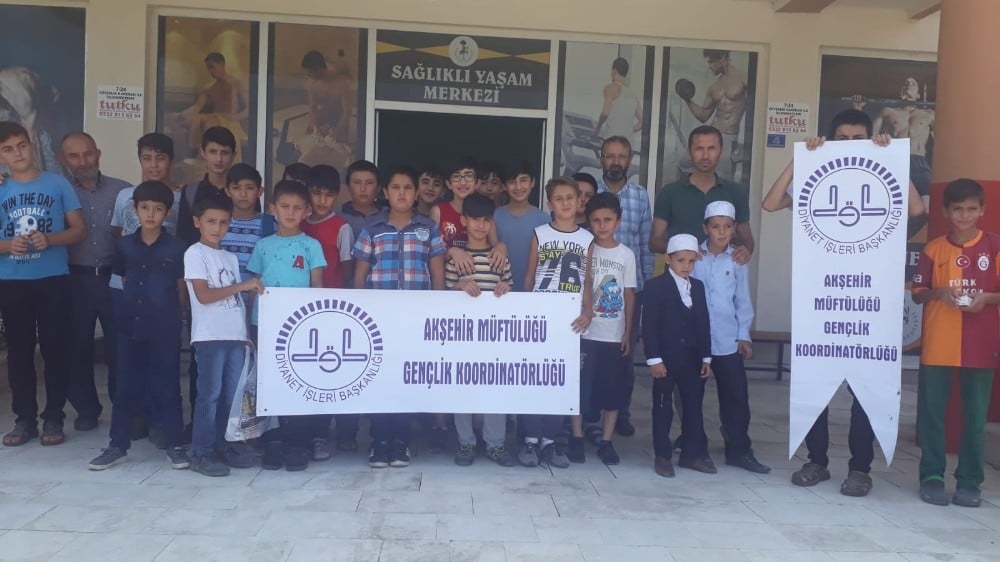Akşehir Belediyesinden Kur’an Kursu öğrencilerine havuz ödülü 