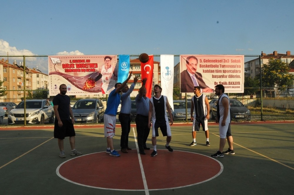 Akşehir’de 5. Geleneksel 3x3 Sokak Basketbolu heyecanı başladı 