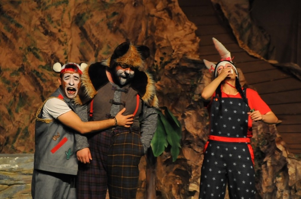 Akşehir’de çocuklar tiyatroya doydu 