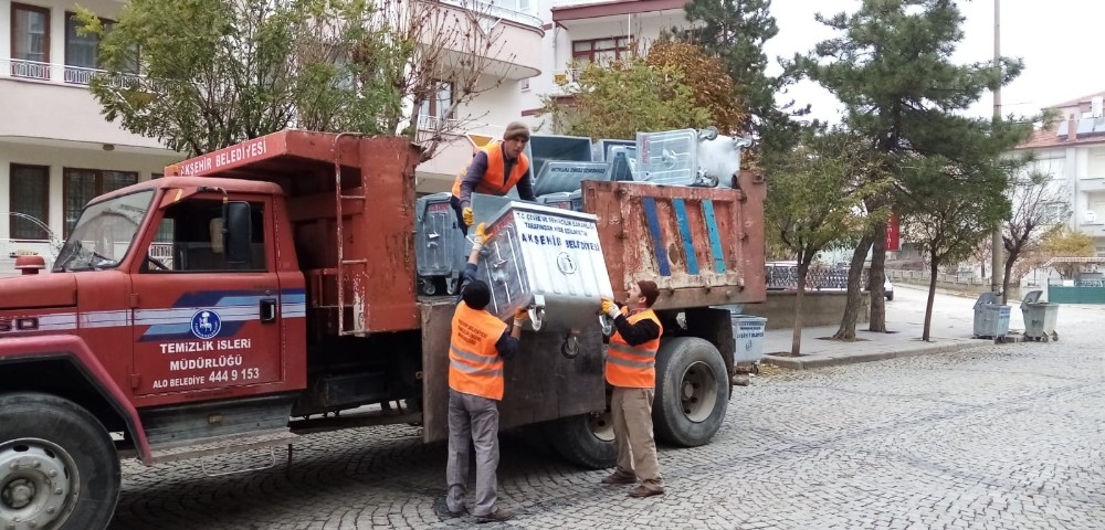 Akşehir’de çöp konteynerleri yenileniyor 