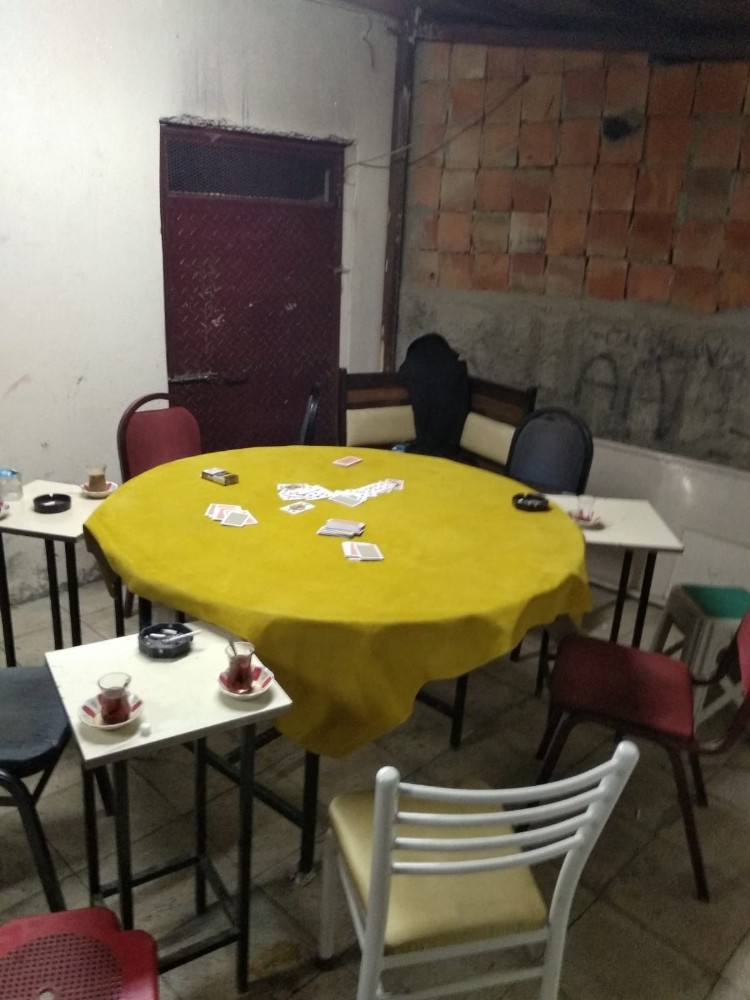 Akşehir’de kumar oynatılan eve baskın 