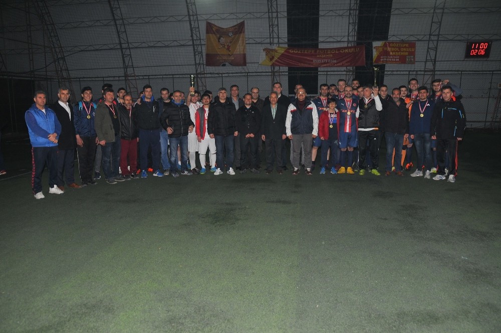 Şampiyon Yeni Mahalle Futbol Takımı