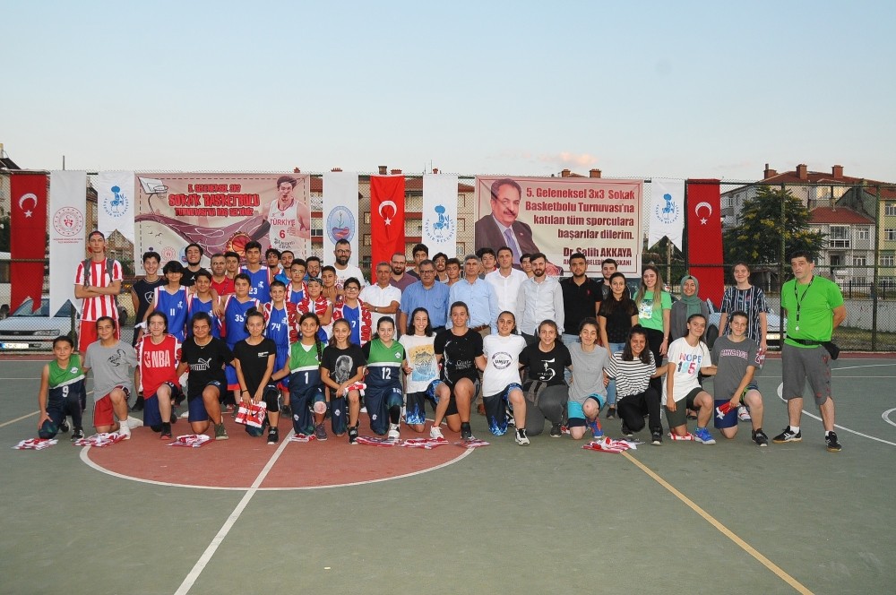 Akşehir’de Sokak Basketbolu Turnuvası sona erdi 
