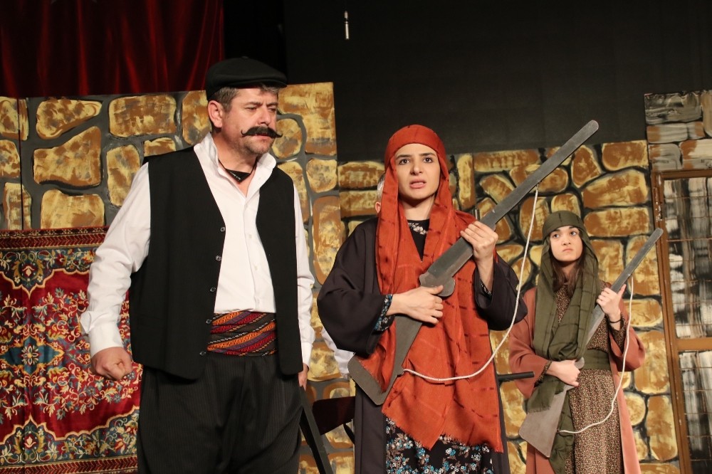 Akşehir’de ’Töre’ oyunu sahnelendi 
