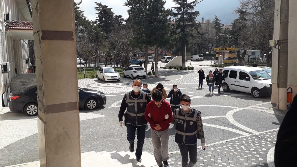 Akşehir’de uyuşturucu satıcılarına operasyon 