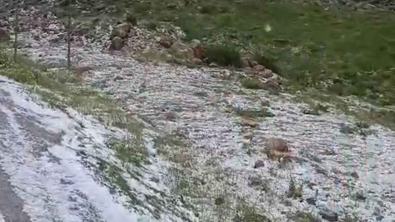 Akseki-Seydişehir yolunda dolu yağışı ulaşımı zorlaştırdı