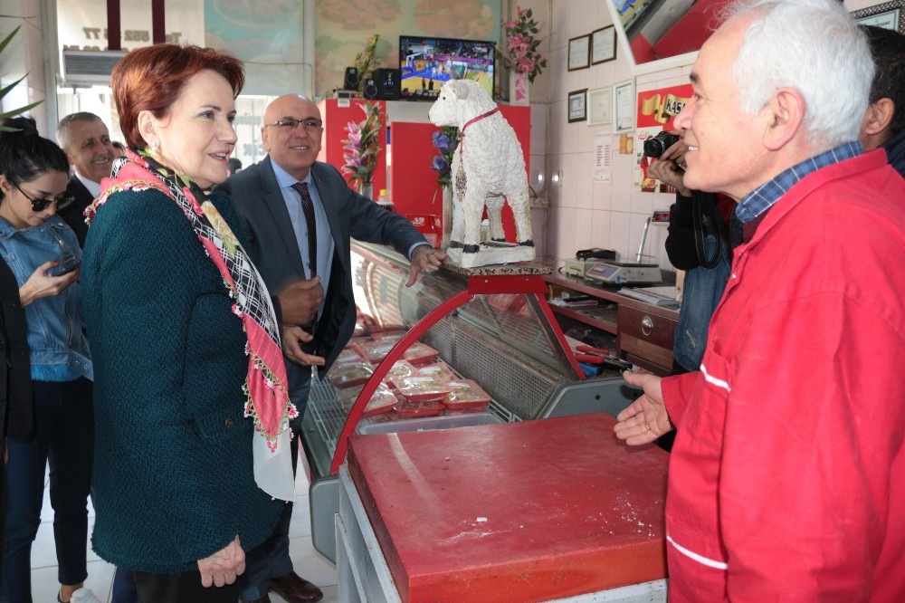 Akşener bir günde 4 ilçeyi dolaştı 